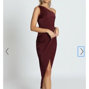 [NEW] Maroon one shoulder midi dress